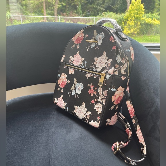 New ALDO backpack - Picture 2 of 7